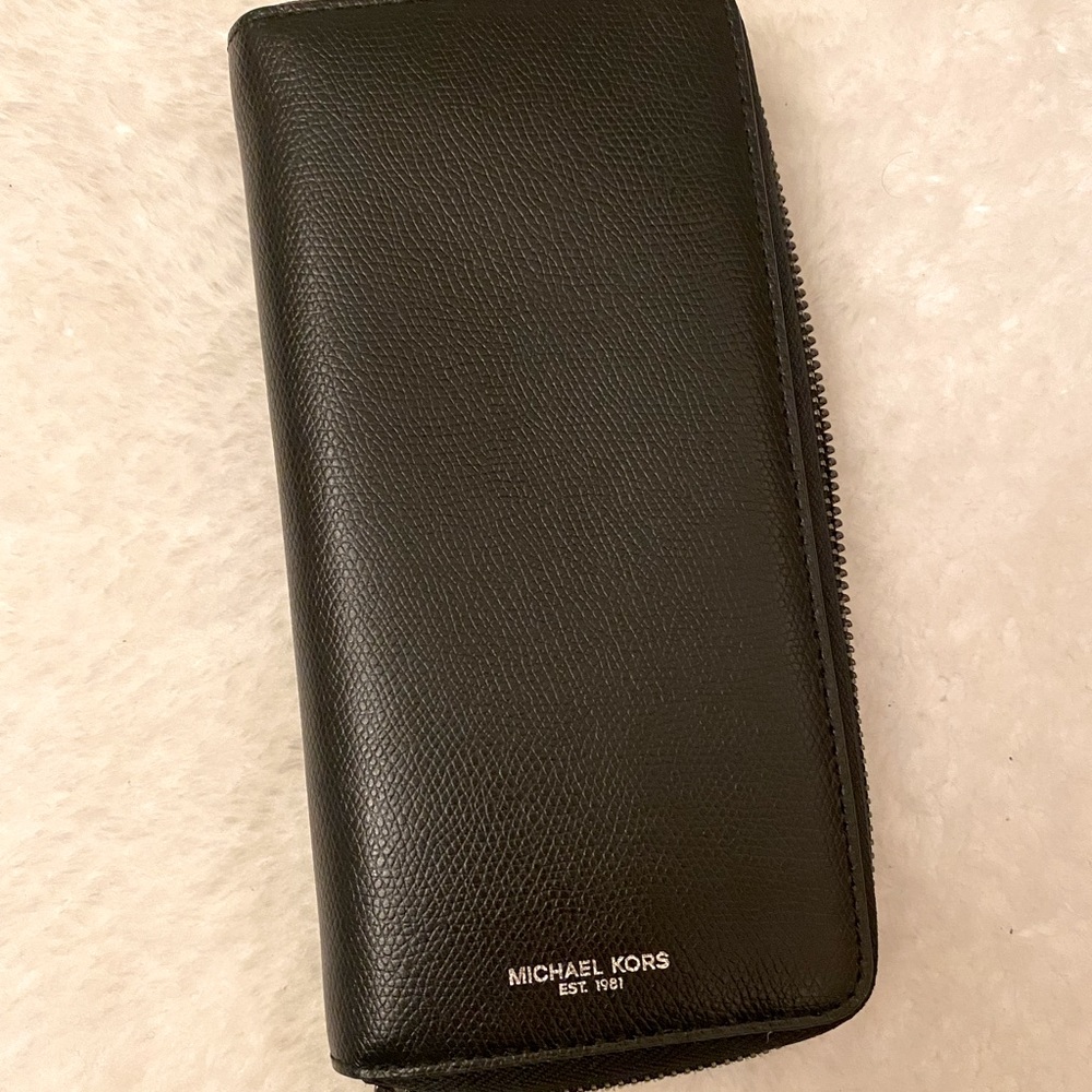 Michael Kors Warren Tech Zip Around Leather Wallet